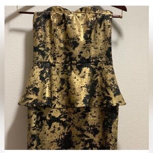 Elegant Gold and Black Strapless Dress 💛